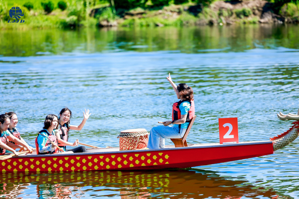 升素养, 社区魂, 威声交织在 升素养, 社区魂, 威声交织在