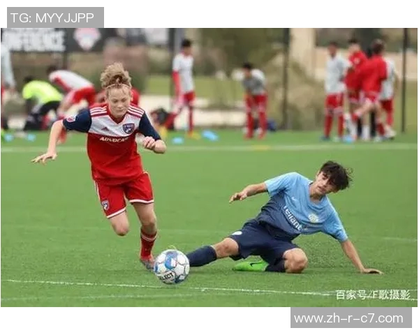 《当足球巨星遇上憧憬已久的小球迷他们之间的梦想与奇迹》