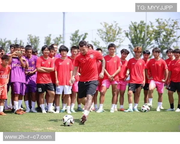 球星演绎足球假动作技巧分析与应用 探究其对比赛节奏与战术布局的影响